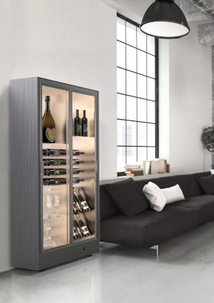Fritstående Expo vinkøleskab i stuen